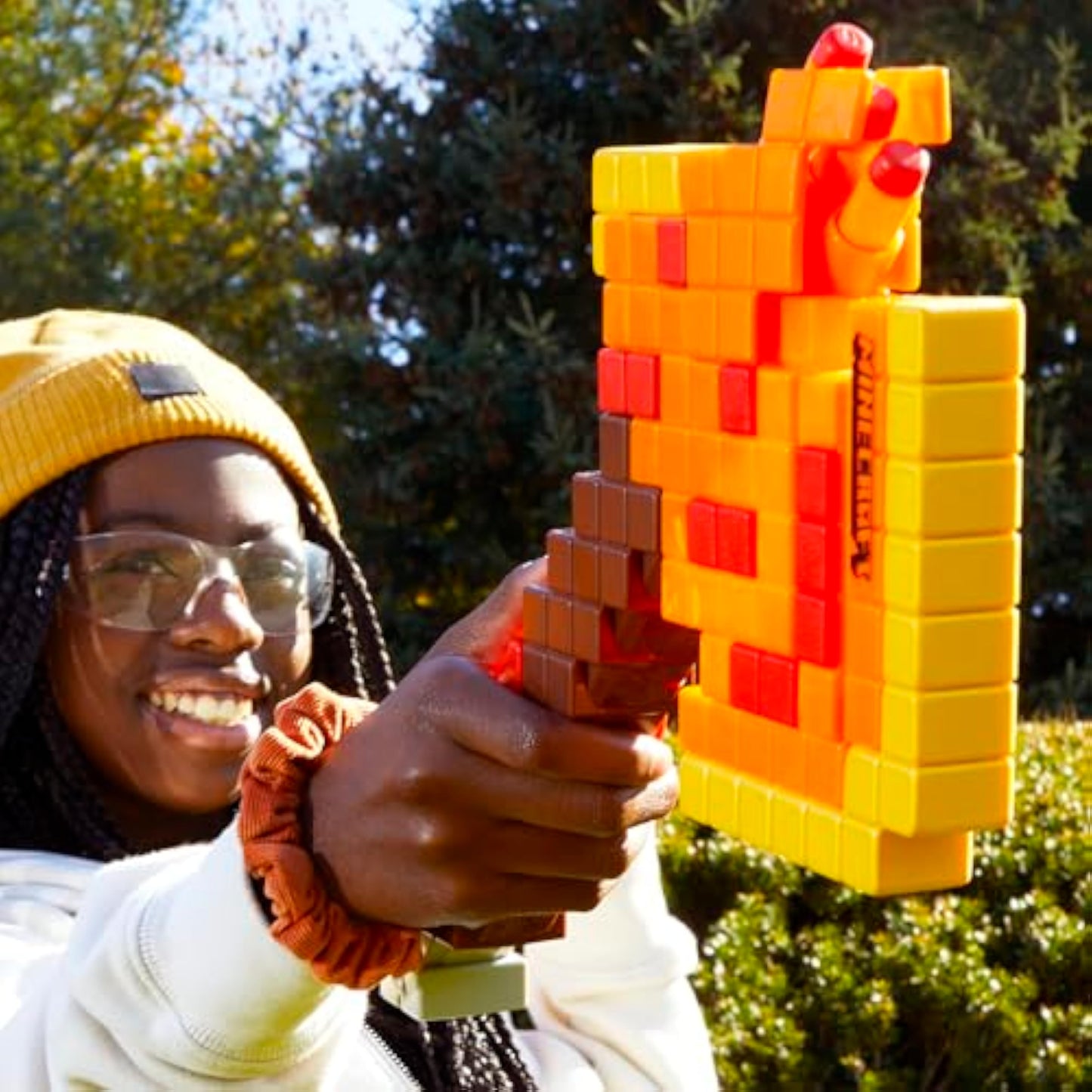 NERF Minecraft Firebrand, Dart Blasting Axe, 6 Elite Foam Darts, Design Inspired by Minecraft Axe in The Game, Pull Down Priming, Minecraft Toys - New